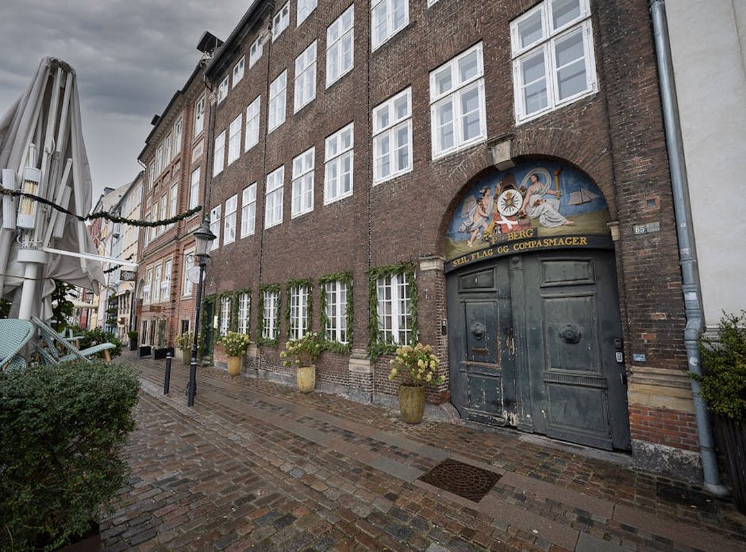 Cobblestone Chronicles: Uncovering History at Every Turn