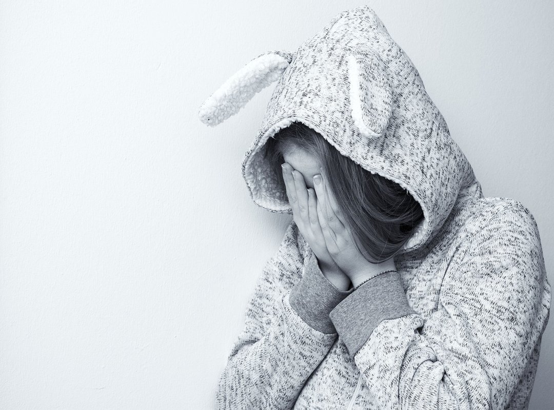 heartbroken alone sad anime girl